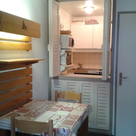 Apartment Les Menuires, 1 Piece, 4 Personnes - Fr-1-574-15 *